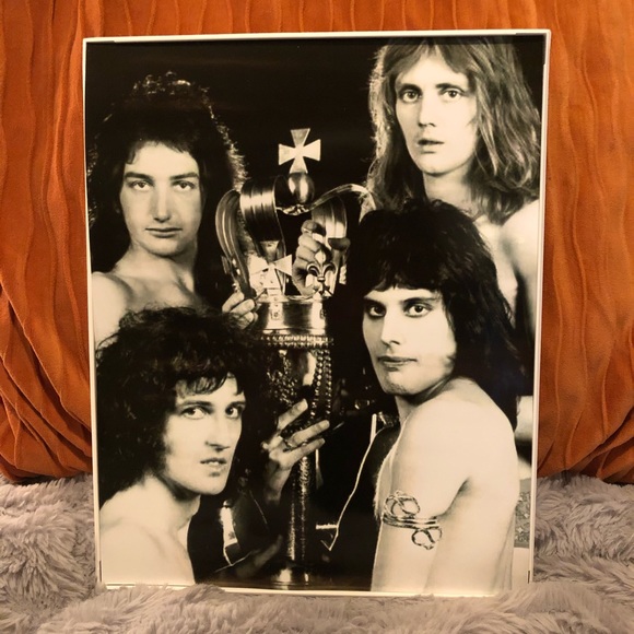SEXY QUEEN BAND PHOTO 8x10 FRAMED! FREDDIE MERCURY - Picture 1 of 10